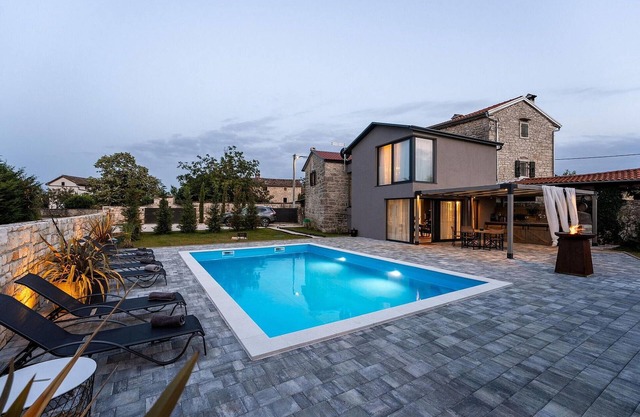 Gorgeous home in Zminj with sauna