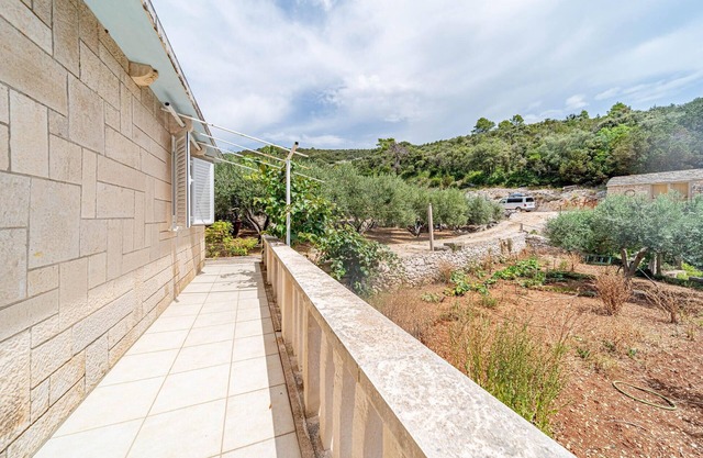 Gorgeous home in Zrnovo