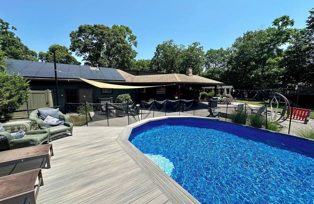 Gorgeous Home with a Pool and Hot Tub just minutes to all area beaches!