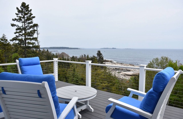 Gorgeous home with spectacular ocean views near Boothbay Harbor