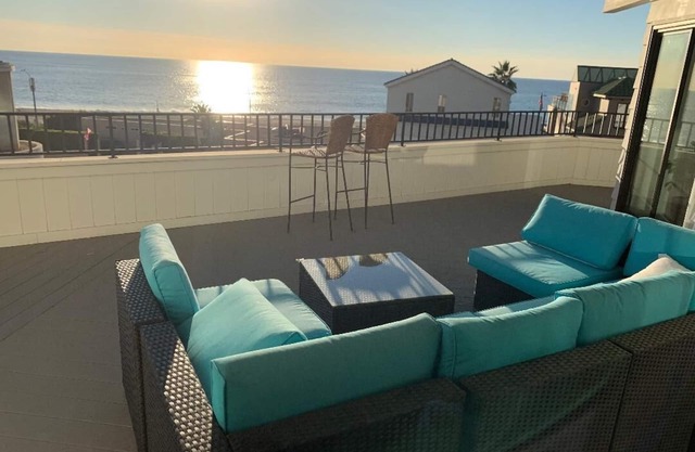 Gorgeous Huge Upscale Beach Castle at Beach Amazing Ocean Views 3 level, 4+4 .