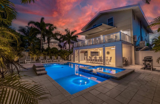 Gorgeous IRB Sunshine Stay Luxury Pool Home Golf Cart-Bikes- 5 Bedroom