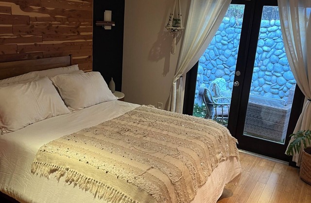 Gorgeous LA Craftsman in Silverlake with outdoor shower and fire pit