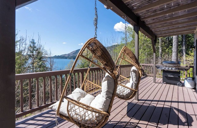 Gorgeous Lake View! HotTub & FirePit & Lake access & King beds