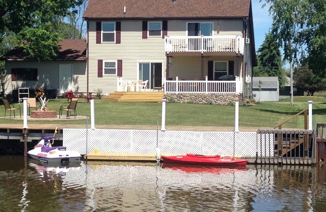 Gorgeous Lakeside Vacation Home For Water Sports, Fishing, Boating and Hiking.