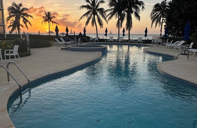 Gorgeous ocean views on Seven Mile Beach!