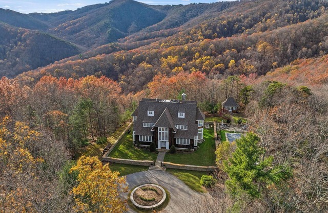 Gorgeous Pool Long range Blue Ridge Views Best spot in High Country