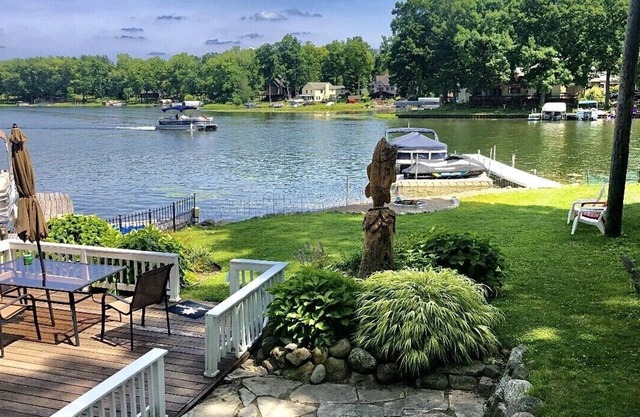 Gorgeous “pottery barn”Lake House located on 3 lakes with Sandy beach