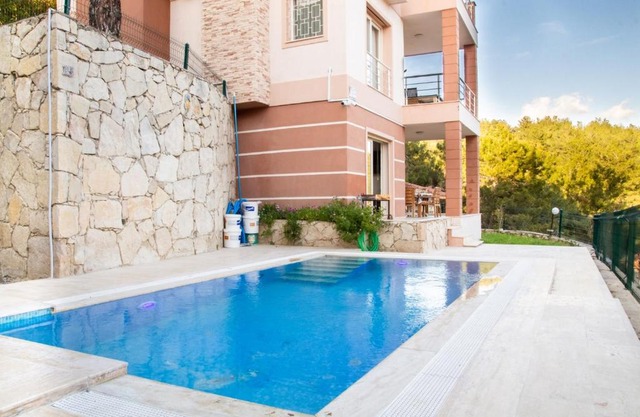 Gorgeous Separate Villa with Pool in Kusadasi