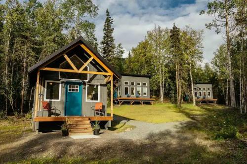 Gorgeous Tiny Cabin Placed in a Privileged Area in Anchorage, Alaska