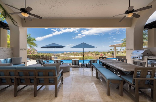 Gorgeous Views, 2 Masters, 3 more En Suites