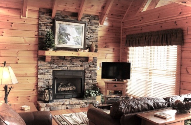 GORGEOUS VIEWS of the SMOKIES ~ Centrally Located ~ Wifi ~ DreamBeds ~ Keurig