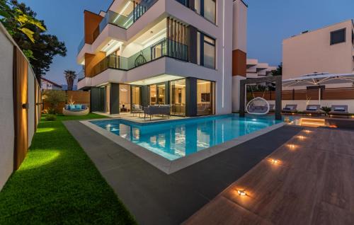 Gorgeous Villa In Novalja