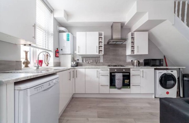 Gorgeously decorated 4BR Maisonette, South Norwood