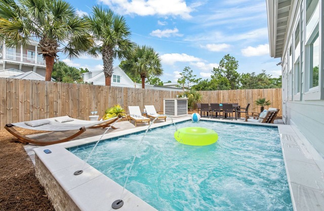 GorgeousNew! Seagove, steps, to beach sleeps 16, pool, sauna, entertainmnt deck