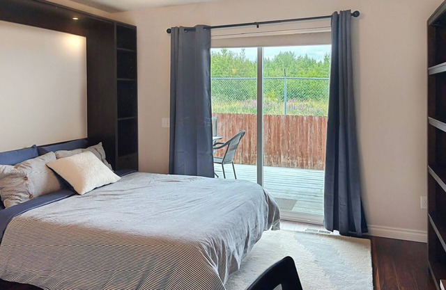 Government Hill - Mountain Views, near JBER. 3bd-2.5ba, 2car gar. Fenced yard.