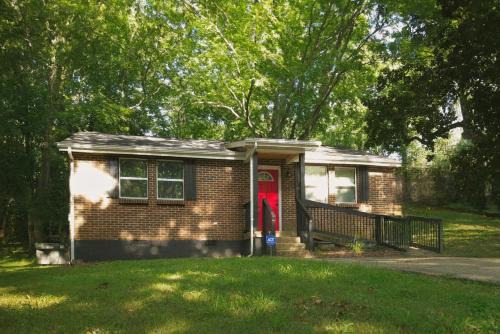 Governors' Cozy Downtown Cottage
