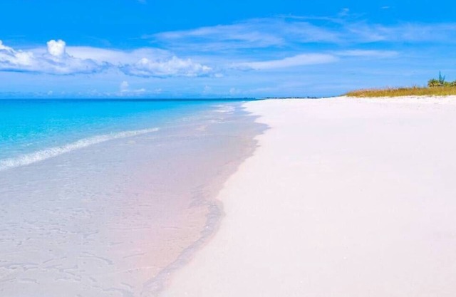 Grace Bay Ocean Views, Walk to Shops! Z-B301