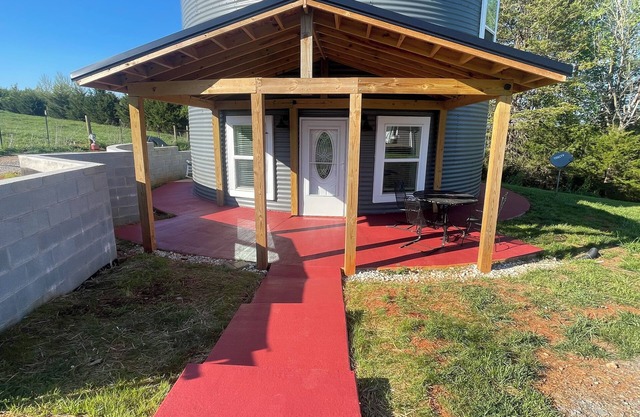 Grain bin home 9 minutes to Lynchburg and Liberty