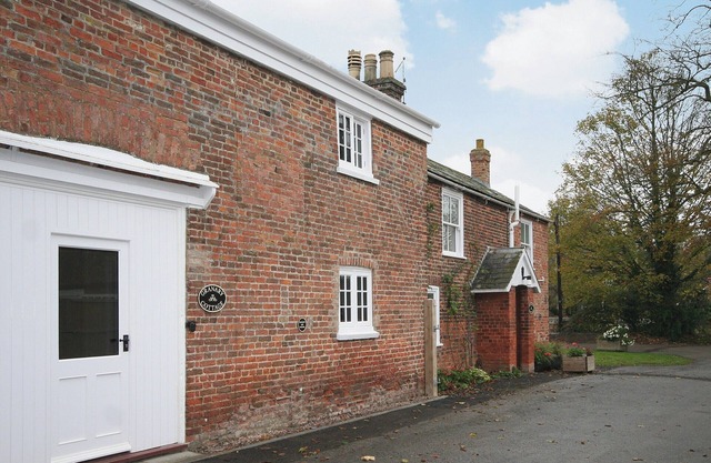 Granary Cottage - E5626