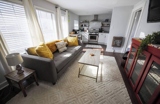 Granbury Loft: 1-Bedroom Gem for Two