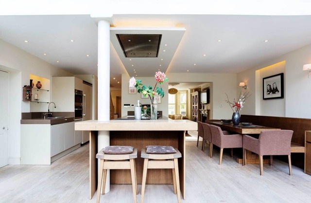 Grand Clapham, by Veeve