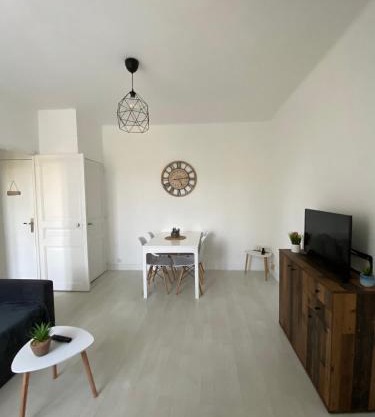 Grand deux pièces au pied du parc du château