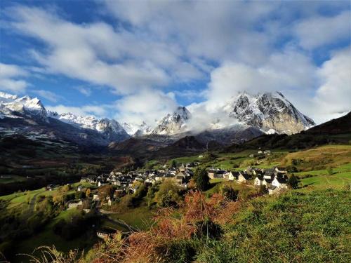 Grand gite à la montagne Lescun 64, Vallée d'Aspe ,loué du samedi au samedi