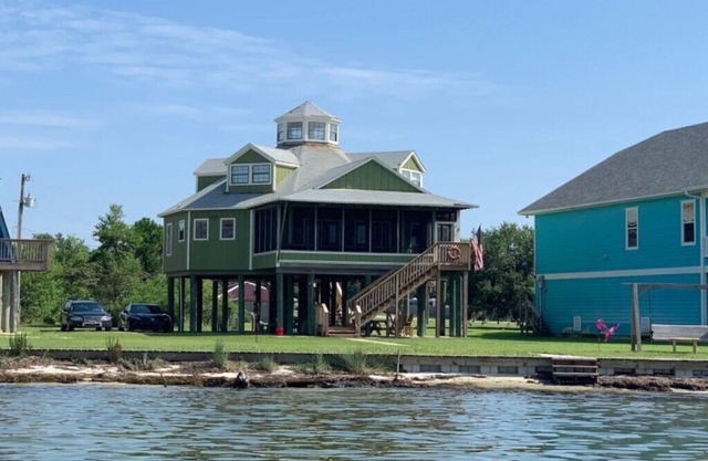 Grand Lagoon Waterfront Home that sleeps 10! Military discounts available.