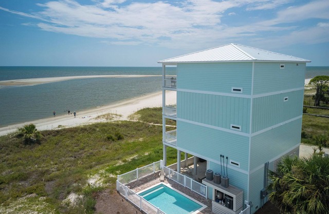 Grand new construction, gulf front, private pool, elevator, pet friendly!