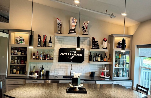 GRAND VILLA Luxury 5-Bed Motorsport Retreat–1 Mi to Road America & Elkhart Lake