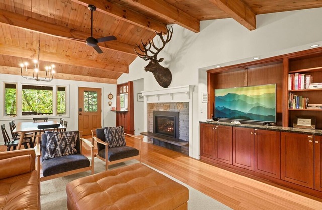 Grandfather Cottage-Banner Elk-3BR/2.5BA, WFIF, AC Fire Pit