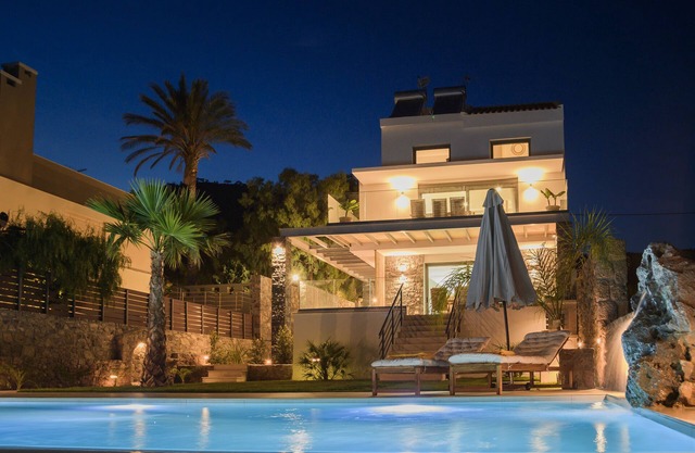 Grandiose dream villa with saltwater pool just a few meters from the beach