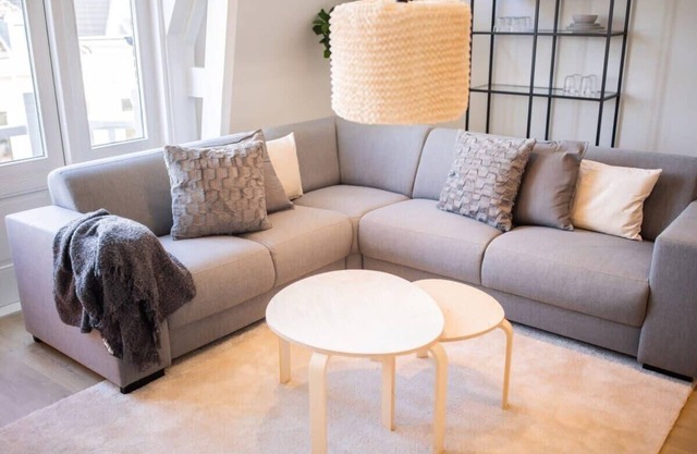 Grandly 3 Bedroom Serviced Apartment 83m2 -NB306G-