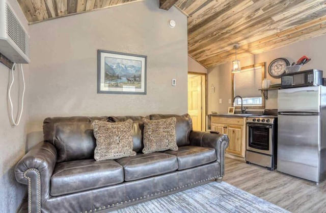 Granite Peak Getaway in the woods. Close to Mt. Rushmore.