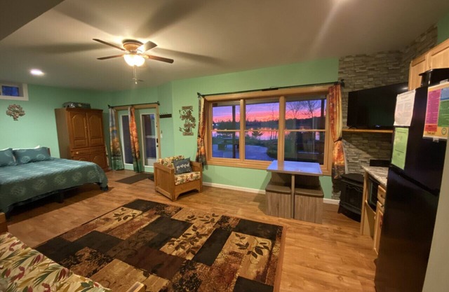 Grateful Suite Lake Front Retreat
