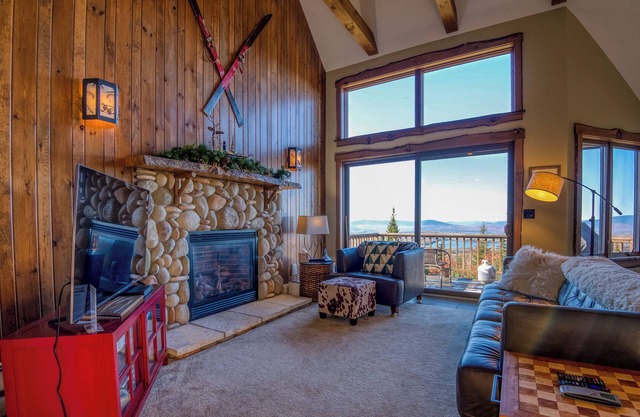 Gray Fox 19 - Beautiful ski in/ski out condo, with amazing views!