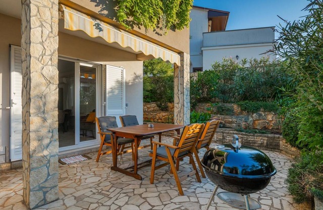 Great apartment 100 meters to beach, pets allowed