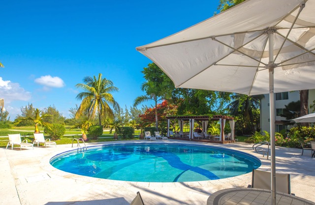 Great apartment in Cancun, pool & parking.