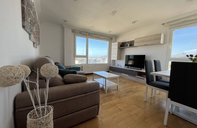 Great apartment in Laredo by La Salvé beach.