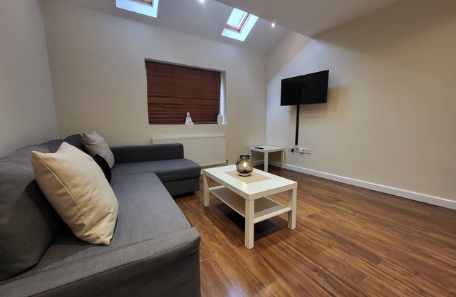 Great Apartment Next To Tooting Bec Tube Station!
