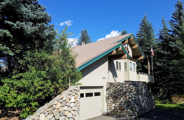 GREAT chance for a perfect spot in Ketchum! Late Aug/early Sept dates available!