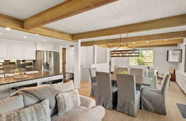 Great Condo Next to Gondola! Walk to Everything!