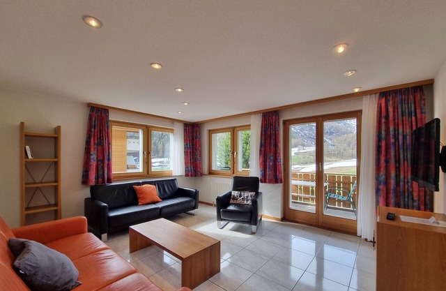 Great flat in Haus Azurit, right on the ski piste