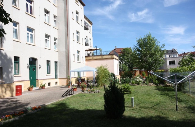 Great flat with communal pool and garden