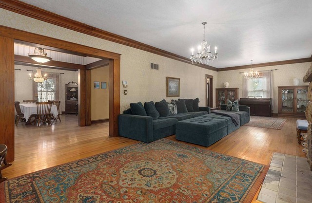 Great for Large Groups Near DT - 30 day stays