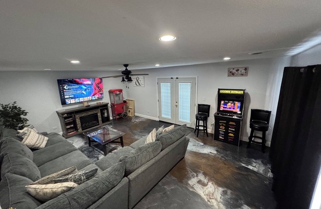 great home in Waukegan for navy graduate families close distance to navy base!