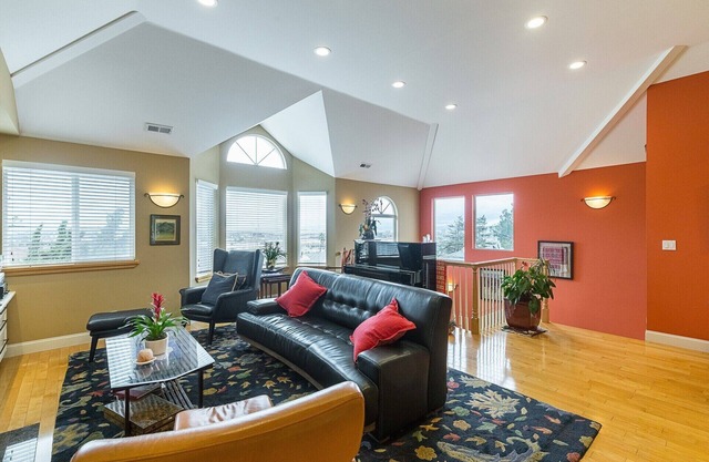 Great Home With Views Of S.F. Bay