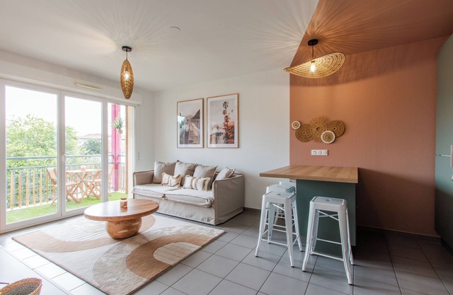 Great lakes apartment, city center between lake and forest.