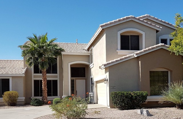 Great location, 6BR/4BA, heated pool/hot tub.